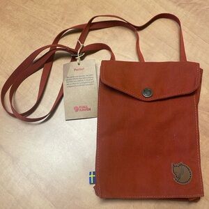 Fjallhaven “pocket”. NWT. Gorgeous rich rust colour.